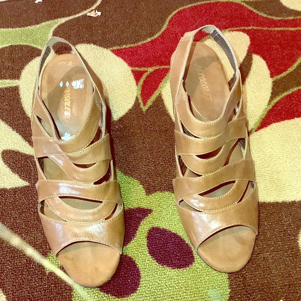 Casual, bohemian heels. Lightly worn